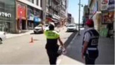 Yasaktan haberi olmayan turistler sokaklarda açık banka aradı