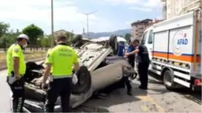 YKS'ye yetişmeye çalışan öğrenciler kaza geçirdi: 3 yaralı YKS'ye yetişmeye çalışan öğrenciler kaza geçirdi: 3 yaralı