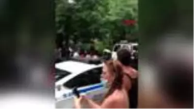 ABD'de geleneksel olarak düzenlenen onur yürüyüşüne polis müdahalesi ABD'de geleneksel olarak düzenlenen onur yürüyüşüne polis müdahalesi
