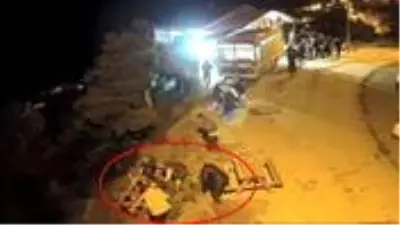 Arkadaşları kalkınca masa devrildi! İki kişi yamaçtan böyle yuvarlandı Arkadaşları kalkınca masa devrildi! İki kişi yamaçtan böyle yuvarlandı