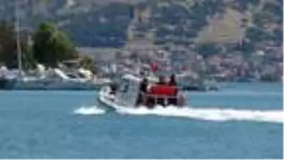 Ayvalık açıklarında bot faciası; 35 düzensiz göçmen kurtarıldı, 4'ü aranıyor (2)