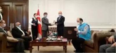 Bakan Soylu İdlib için 10 briket ev bağışında bulundu