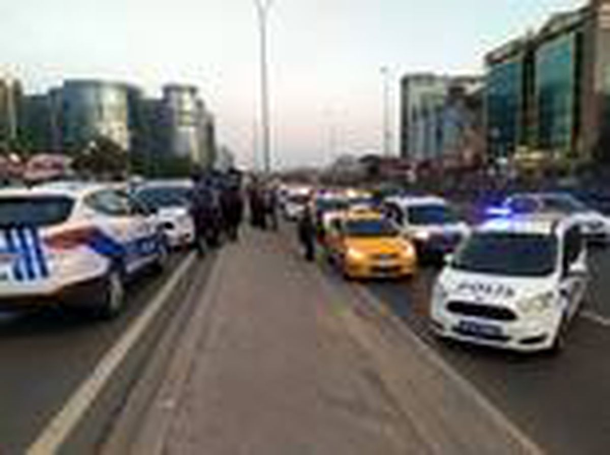 İstanbul'da 5 kişi, taksiciyi rehin alıp bombalı saldırı tehdidinde bulundular
