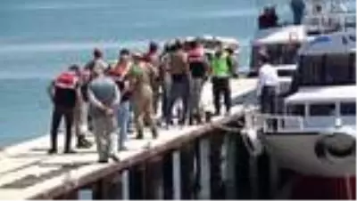 Son dakika! Battığı iddia edilen tekneden sağ kurtulan şahıs da arama çalışmalarına katıldı Son dakika! Battığı iddia edilen tekneden sağ kurtulan şahıs da arama çalışmalarına katıldı