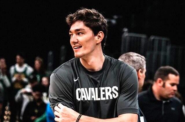 Cedi Osman, Ebru Şahin ile aşk yaşadığı iddialarını yalanladı Cedi Osman, Ebru Şahin ile aşk yaşadığı iddialarını yalanladı
