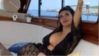 Ebru Polat, İsmail YK’nin ’Bomba Bomba’ şarkısında dans ederken kendinden geçti
