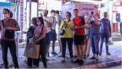 Eşi küsünce intihara kalkıştı, çevredekiler anbean görüntüledi