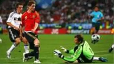 Fernando Torres, milli takımla çıktığı 3 finalde kaydettiği gollerle ülkesine 3 Avrupa şampiyonluğu kazandırdı Fernando Torres, milli takımla çıktığı 3 finalde kaydettiği gollerle ülkesine 3 Avrupa şampiyonluğu kazandırdı