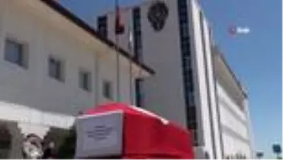 Hayatını kaybeden emekli emniyet müdürü son yolculuğuna uğurlandı Hayatını kaybeden emekli emniyet müdürü son yolculuğuna uğurlandı