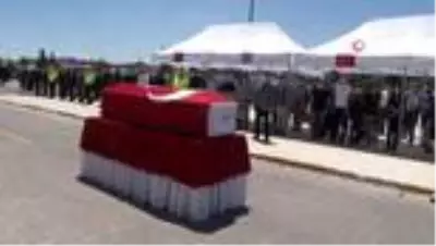 Hayatını kaybeden emekli emniyet müdürü son yolculuğuna uğurlandı Hayatını kaybeden emekli emniyet müdürü son yolculuğuna uğurlandı