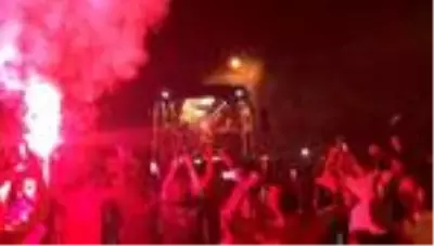 Kayserispor şampiyon gibi karşılandı Kayserispor şampiyon gibi karşılandı
