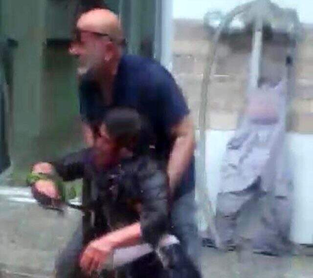 Kuyumcu dönüşü sele kapılan yaşlı kadın, canını kurtarsa da tüm birikimini kaybetti