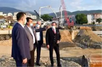 Milletvekillerinden Osmangazi Meydanı'na övgü Milletvekillerinden Osmangazi Meydanı'na övgü