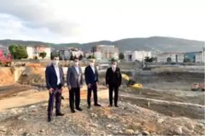 Milletvekillerinden Osmangazi Meydanı'na övgü Milletvekillerinden Osmangazi Meydanı'na övgü
