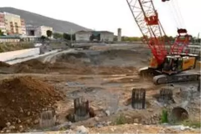Milletvekillerinden Osmangazi Meydanı'na övgü Milletvekillerinden Osmangazi Meydanı'na övgü