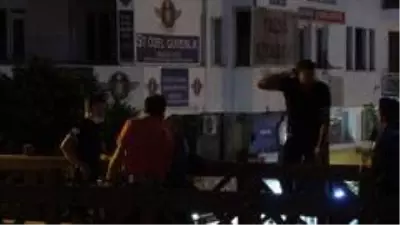 Polis eşiyle barıştırma sözü verdi, eyleminden vazgeçti