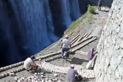ŞEHİRDER heyetinden Narman Peribacaları ve Tortum Şelalesi çıkarması ŞEHİRDER heyetinden Narman Peribacaları ve Tortum Şelalesi çıkarması