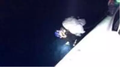 Son dakika: Balıkesir Ayvalık’ta mültecileri taşıyan bot battı: 35 kişi kurtarıldı, 4 kişi aranıyor