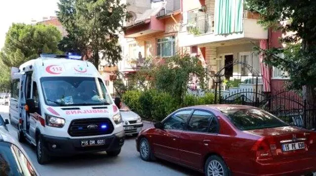 Üç çocuk annesi kadın başından silahla vurulmuş halde ölü bulundu