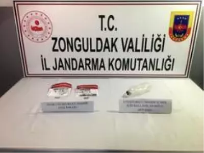 Uyuşturucu kullanan 3 şahıs yakalandı Uyuşturucu kullanan 3 şahıs yakalandı