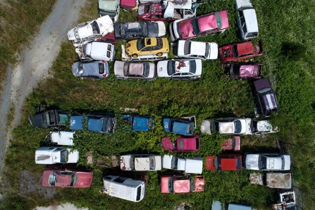 Sahipleri tarafından alınmayan binlerce araç yediemin otoparklarında çürüyor