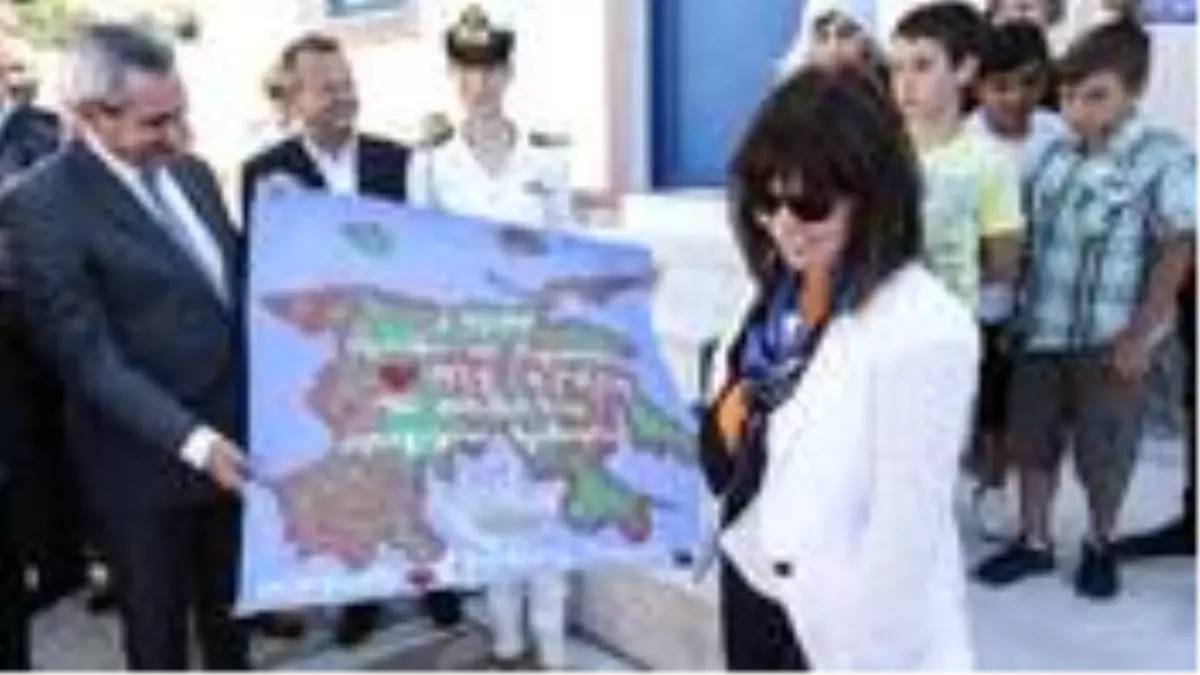 Yunan Cumhurbaşkanı'ndan ağır tahrik! Aydın'a bağlı Eşek Adası'nı ziyaret etti