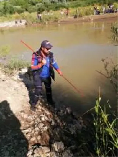 16 yaşındaki Azat Aras Nehri'nde kayboldu 16 yaşındaki Azat Aras Nehri'nde kayboldu