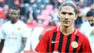 2. Lig'e düşen Eskişehirspor'un genç oyuncusu Mehmet Özcan, Bundesliga ekibi Freiburg'un gündeminde 2. Lig'e düşen Eskişehirspor'un genç oyuncusu Mehmet Özcan, Bundesliga ekibi Freiburg'un gündeminde