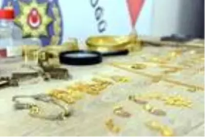 Şeytanın bile aklına gelmez! 5 kuruşları eriterek yaptıkları sahte altınları kuyumculara sattılar Şeytanın bile aklına gelmez! 5 kuruşları eriterek yaptıkları sahte altınları kuyumculara sattılar
