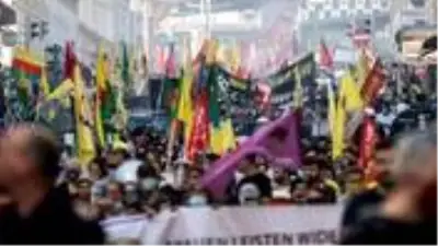 Avrupa'nın göbeğinde büyük kriz! PKK'lılarla bir olan polis, Türklere saldırdı Avrupa'nın göbeğinde büyük kriz! PKK'lılarla bir olan polis, Türklere saldırdı