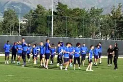 B.B.Erzurumspor, Adana Demirspor karşısında galibiyetine kilitlendi B.B.Erzurumspor, Adana Demirspor karşısında galibiyetine kilitlendi