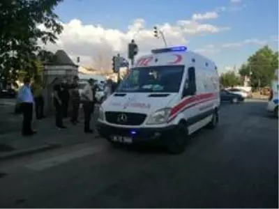 Başkent'te yolun karşısına geçen kadına otomobil çarptı Başkent'te yolun karşısına geçen kadına otomobil çarptı