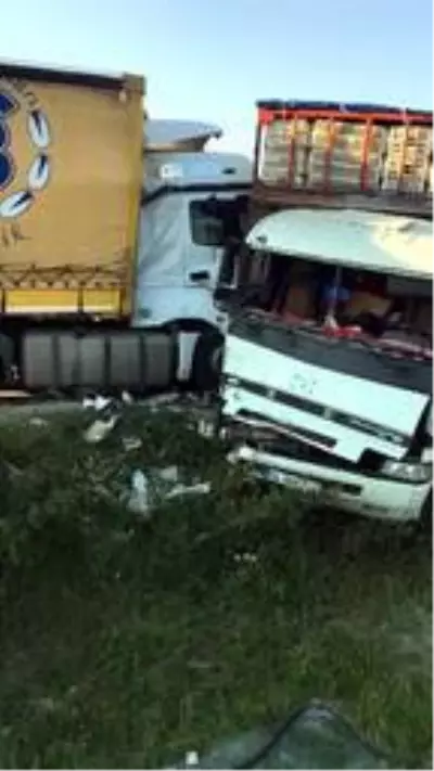 Bolu'da zincirleme kaza: 1 yaralı Bolu'da zincirleme kaza: 1 yaralı