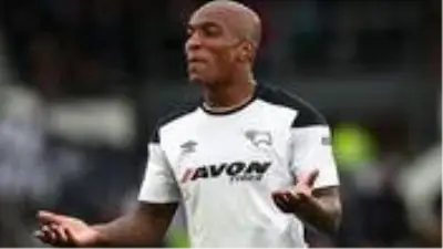 Derby County forması giyen Andre Wisdom, bıçaklı saldırıya uğradı ve hastaneye kaldırıldı