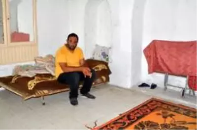 Doğduktan sonra cami avlusunda bırakılan Mardinli Çetin hayata tutunmaya çalışıyor Doğduktan sonra cami avlusunda bırakılan Mardinli Çetin hayata tutunmaya çalışıyor