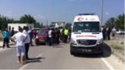 Hatay'da hafif ticari araçla çarpışan motosikletin sürücüsü öldü Hatay'da hafif ticari araçla çarpışan motosikletin sürücüsü öldü