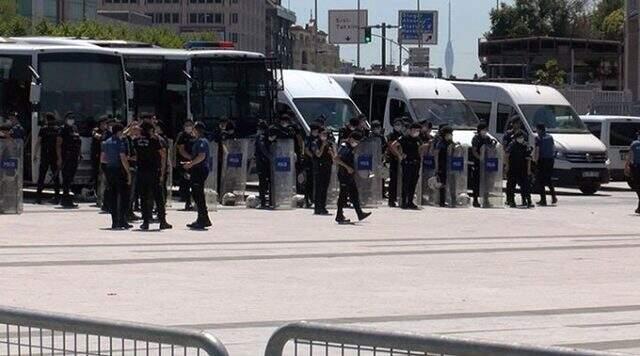 İstanbul Barosu çoklu baro sistemini protesto etmek için toplandı! İşte eylemin gerekçesi 5 maddelik kanun teklifi İstanbul Barosu çoklu baro sistemini protesto etmek için toplandı! İşte eylemin gerekçesi 5 maddelik kanun teklifi