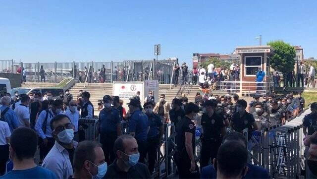 İstanbul Barosu çoklu baro sistemini protesto etmek için toplandı! İşte eylemin gerekçesi 5 maddelik kanun teklifi İstanbul Barosu çoklu baro sistemini protesto etmek için toplandı! İşte eylemin gerekçesi 5 maddelik kanun teklifi