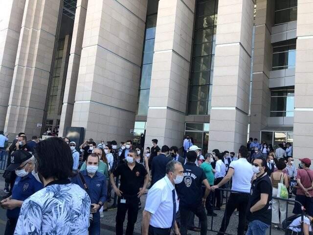 İstanbul Barosu çoklu baro sistemini protesto etmek için toplandı! İşte eylemin gerekçesi 5 maddelik kanun teklifi İstanbul Barosu çoklu baro sistemini protesto etmek için toplandı! İşte eylemin gerekçesi 5 maddelik kanun teklifi
