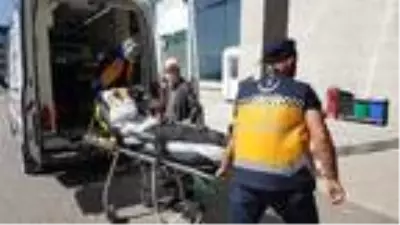 Kurbanlık koçla kafa tokuşturunca hastanelik oldu Kurbanlık koçla kafa tokuşturunca hastanelik oldu
