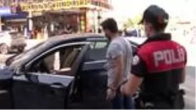 Maske takmadığı için ceza yiyen şahıstan ilginç tepki...Sırtındaki teri gösterdi Maske takmadığı için ceza yiyen şahıstan ilginç tepki...Sırtındaki teri gösterdi