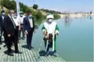 Nasreddin Hoca'nın doğum gününde göle maya çaldı, ters bindiği eşekten düştü Nasreddin Hoca'nın doğum gününde göle maya çaldı, ters bindiği eşekten düştü