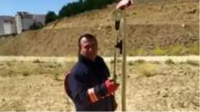 Okulda yakalanan iki yılan, görenleri korkuttu