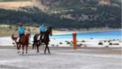 Salda Gölü’nün doğal güzelliğini atlı jandarma ekipleri koruyacak