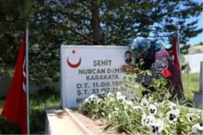 Şehit Bedirhan bebeğin anneannesinden Cumhurbaşkanı'na dua Şehit Bedirhan bebeğin anneannesinden Cumhurbaşkanı'na dua
