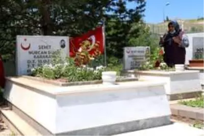 Şehit Bedirhan bebeğin anneannesinden Cumhurbaşkanı'na dua Şehit Bedirhan bebeğin anneannesinden Cumhurbaşkanı'na dua