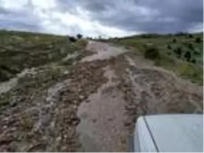 Sivas'ta dolu ve sağanak sele neden oldu Sivas'ta dolu ve sağanak sele neden oldu