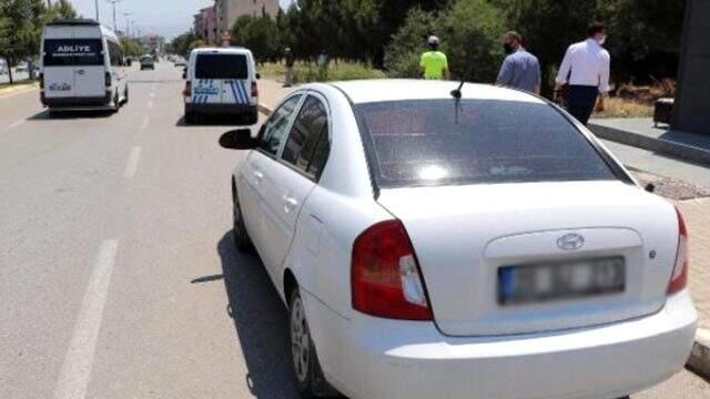 Sivil polis aracına çarpan ehliyetsiz sürücü, 'Polis çağırmayın' teklifinde bulundu
