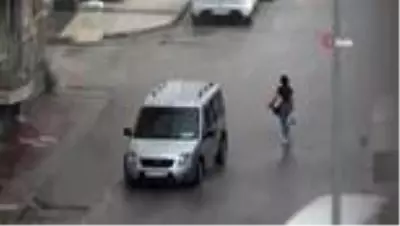 Van'da vatandaşlar şiddetli yağmura hazırlıksız yakalandı Van'da vatandaşlar şiddetli yağmura hazırlıksız yakalandı