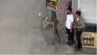 Van'da vatandaşlar şiddetli yağmura hazırlıksız yakalandı Van'da vatandaşlar şiddetli yağmura hazırlıksız yakalandı
